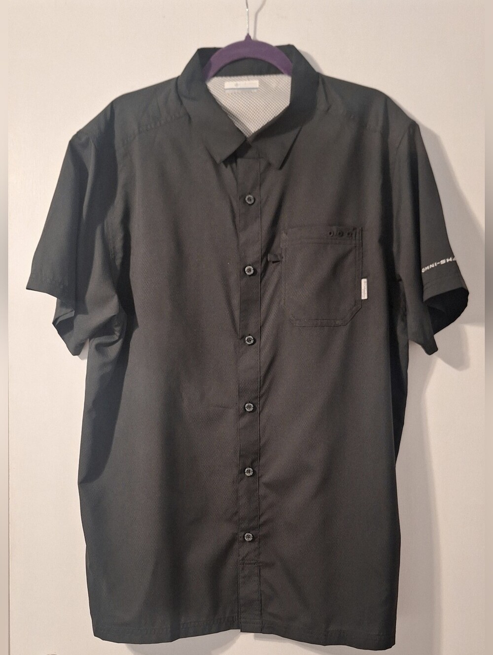NWOT Columbia Men’s Black Short-Sleeve Button-Down Shirt